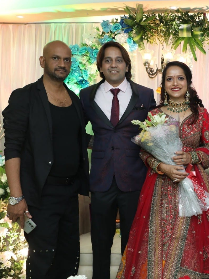 happy client-dharmunisexsalon